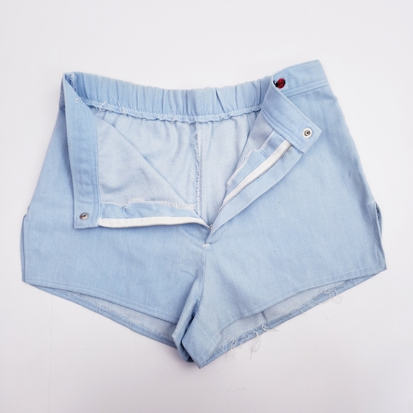 Vintage 1970s Highwaist Shorts Light Blue Cotton w/ Embroidered Ladybug Sz Small - Picture 3 of 9